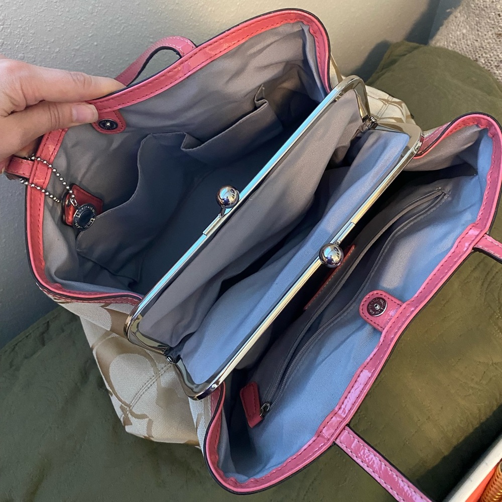🇺🇸Coach purse pink with kisslock 🩷 - Picture 3 of 13